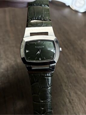 Kenneth Cole Women’s Leather Strap Watch w/Silver Case needs battery